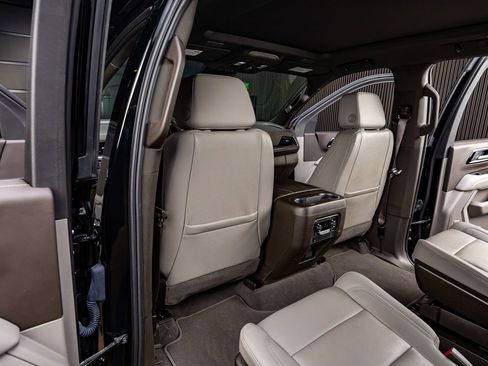 Used 2025 Chevrolet Suburban Z71 w/ Comfort Package image 34