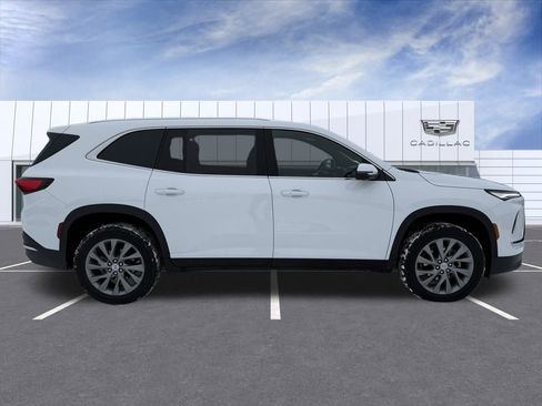 Used 2025 Buick Enclave Preferred image 2