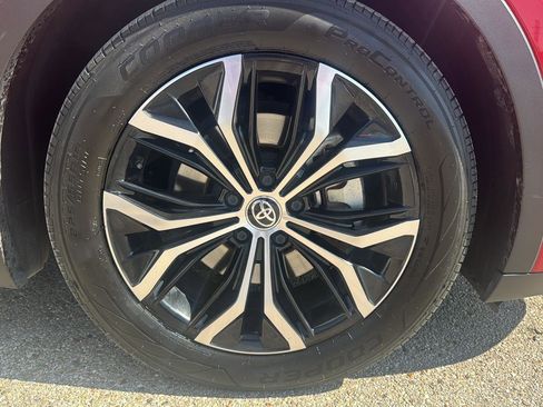 Used 2023 Toyota Crown Limited image 11