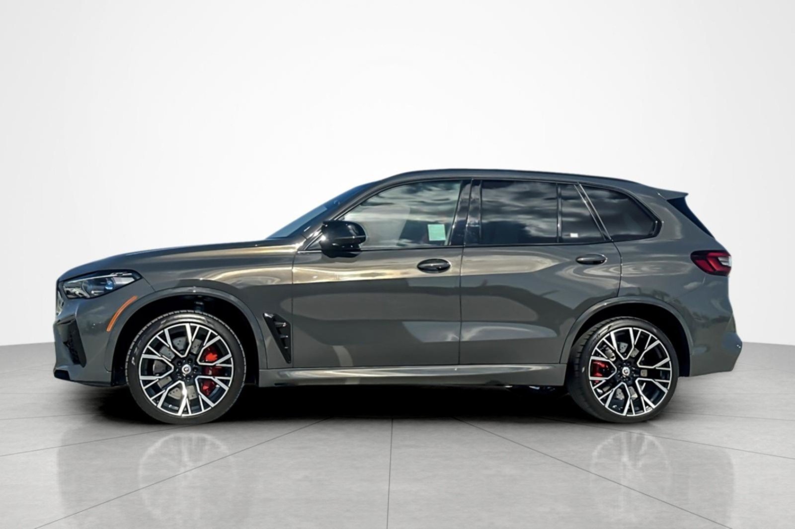Used 2022 BMW X5 M w/ Competition Package 2 AWD/4WD image 2