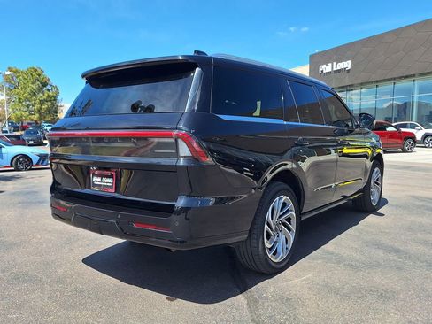 Used 2025 Lincoln Navigator Reserve AWD/4WD image 3