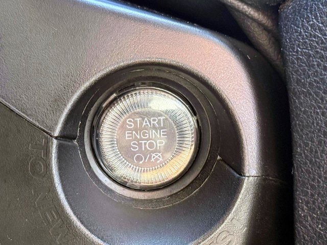 Certified 2023 Jeep Renegade Latitude AWD/4WD image 23