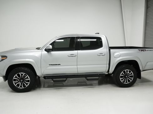 Used 2022 Toyota Tacoma TRD Sport w/ TRD Premium Sport Package image 6