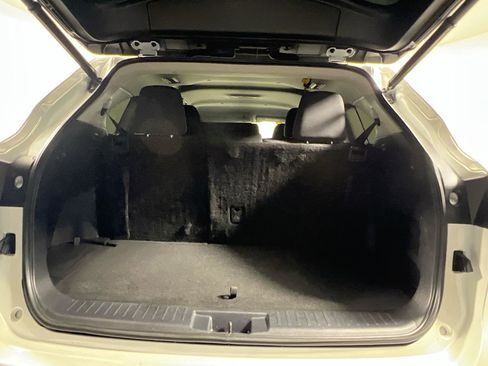 Used 2021 Toyota Highlander LE image 34