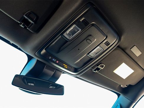 Used 2025 Chevrolet Suburban LS image 26