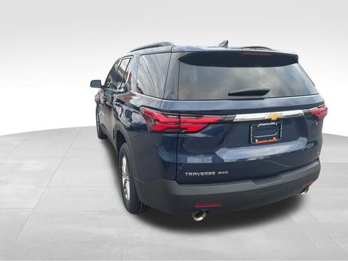 Used 2023 Chevrolet Traverse LT image 3