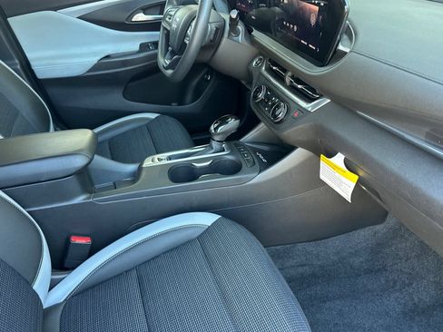 Used 2024 Buick Envista Preferred w/ Convenience II Package FWD image 16