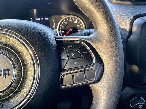 Used 2020 Jeep Renegade Latitude image 17