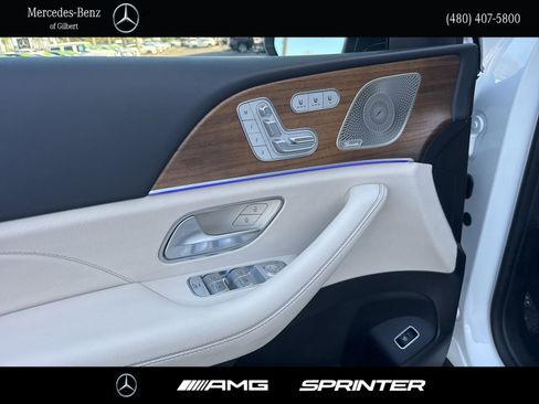Used 2024 Mercedes-Benz GLS 450 4MATIC image 12