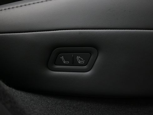 Used 2026 Tesla Model Y AWD image 40