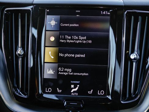 Used 2018 Volvo XC60 T8 R-Design w/ Convenience Package image 16