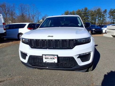 Certified 2023 Jeep Grand Cherokee Limited w/ Black Appearance Package image 3