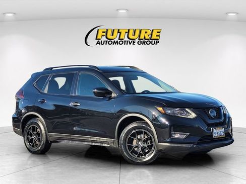 Used 2018 Nissan Rogue SV image 1