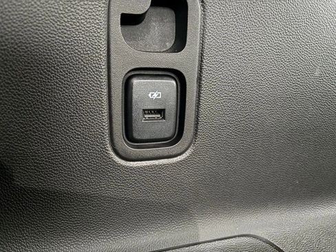 Used 2019 Chevrolet Traverse LT image 21