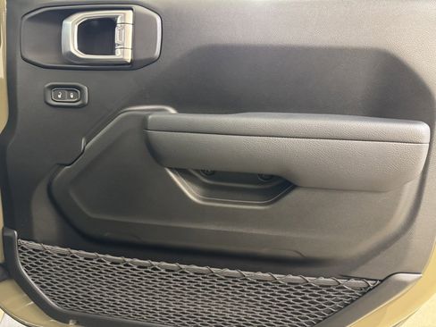 Used 2025 Jeep Wrangler Unlimited Rubicon image 26