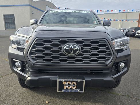 Used 2022 Toyota Tacoma TRD Off-Road image 2