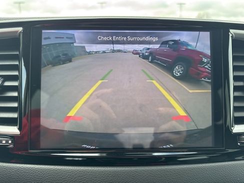 Certified 2024 Chrysler Pacifica Touring-L image 8