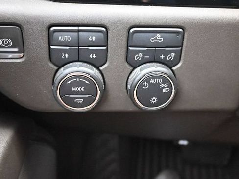 Used 2023 Chevrolet Silverado 1500 LT w/ Z71 Off-Road Package AWD/4WD image 12