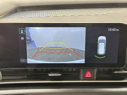 Used 2025 Kia Carnival FWD image 13