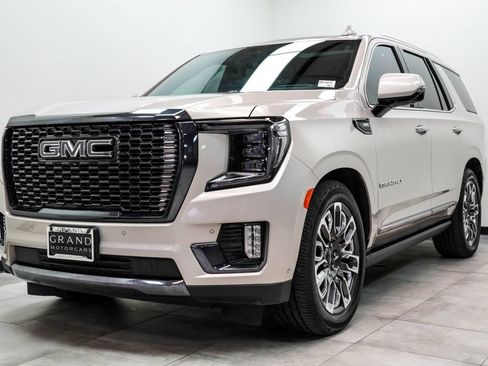 Used 2023 GMC Yukon Denali Ultimate AWD/4WD image 7