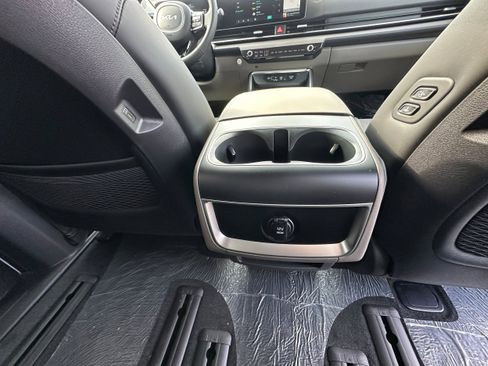 New 2026 Kia Carnival EX image 18