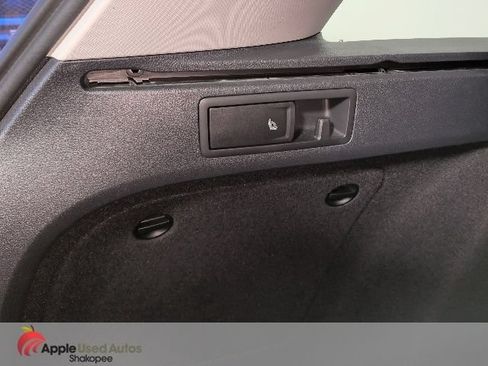 Used 2017 Volkswagen Golf SE FWD image 11