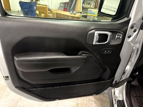 Used 2022 Jeep Gladiator Sport image 24