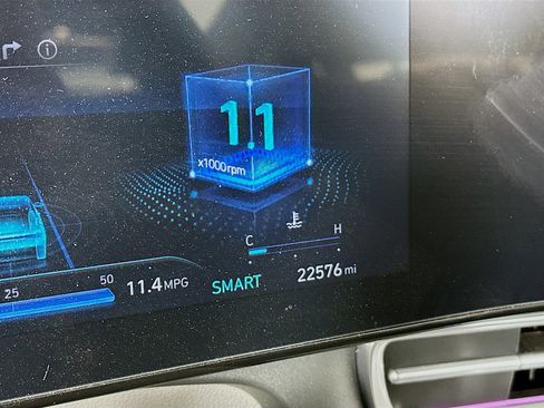 Used 2025 Hyundai Elantra SEL image 18