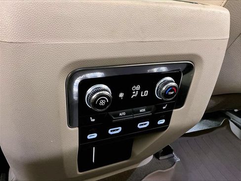 Used 2021 GMC Yukon XL Denali w/ Denali Premium Package AWD/4WD image 33