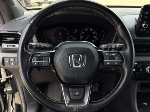 Used 2025 Honda Pilot TrailSport image 14