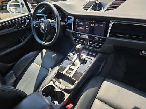 Used 2025 Porsche Macan AWD/4WD image 11
