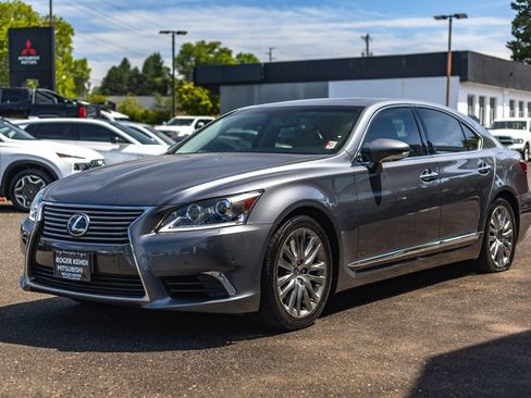 Used 2015 Lexus LS 460 w/ Comfort Package RWD image 5