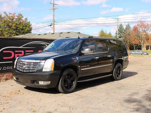 Used 2012 Cadillac Escalade ESV Luxury AWD/4WD image 1