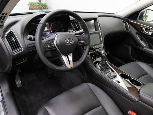 Used 2018 INFINITI Q50 Luxe w/ Cargo Package (L95) RWD image 6