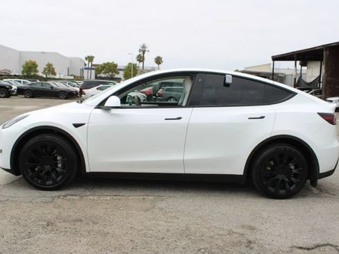 Used 2022 Tesla Model Y Long Range AWD/4WD image 9