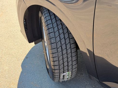 Used 2024 Kia Carnival LX image 11