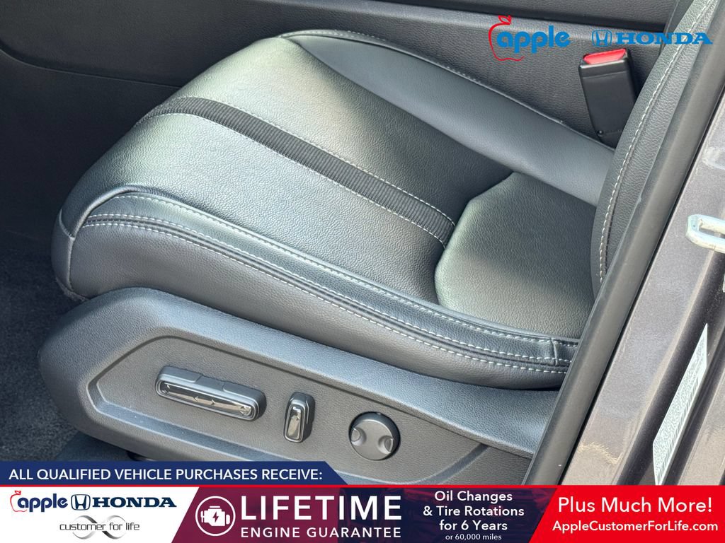 Used 2025 Honda Pilot EX-L image 8