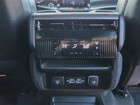 Used 2025 Jeep Wagoneer Series II image 24