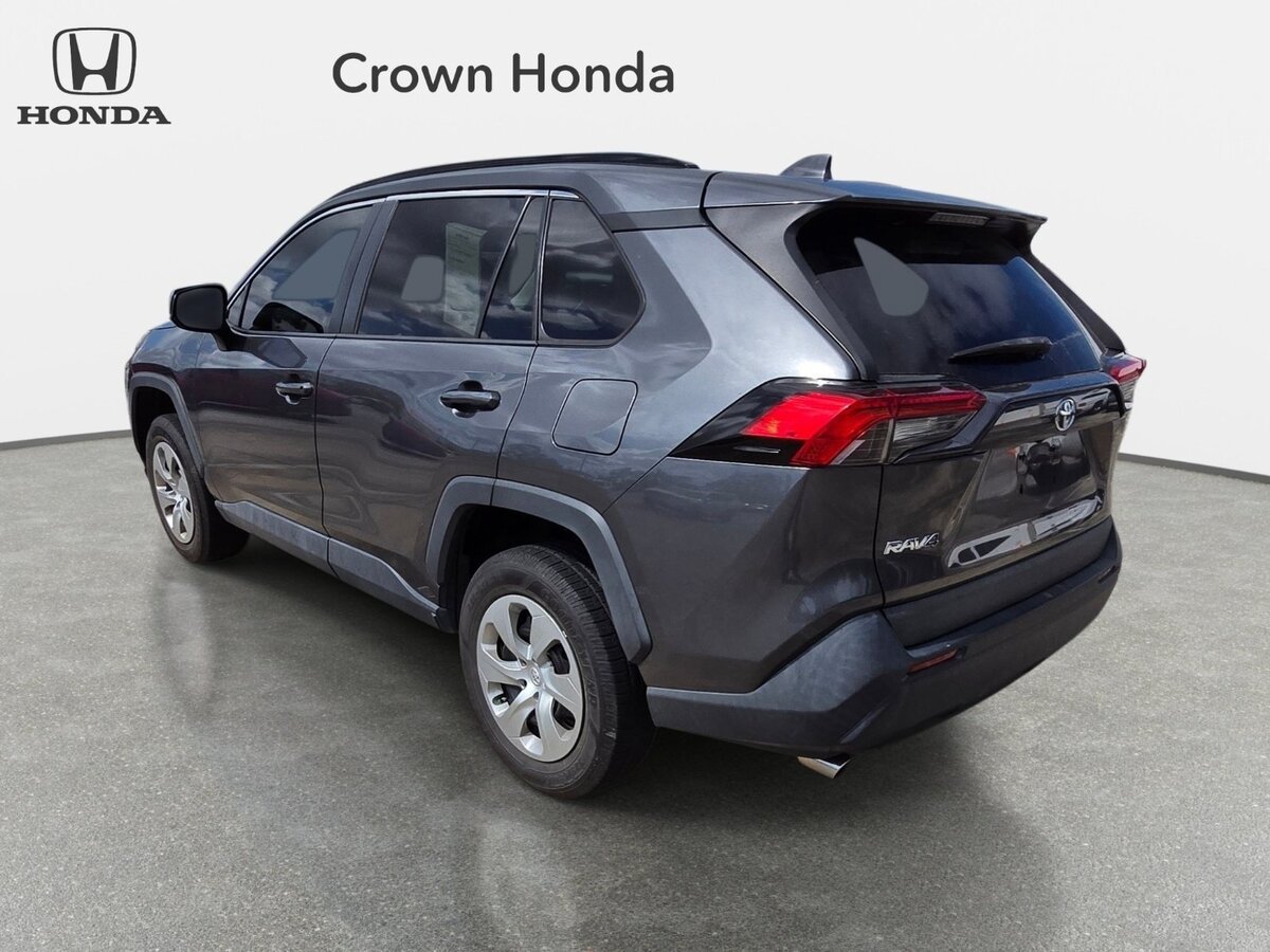 Used 2021 Toyota RAV4 LE FWD image 3