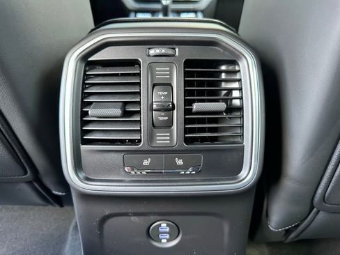 Used 2026 Porsche Macan image 36