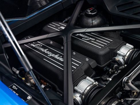 Used 2023 Lamborghini Huracan Tecnica image 18