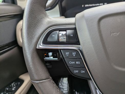 Used 2022 Lincoln Nautilus AWD w/ Premium Package image 29