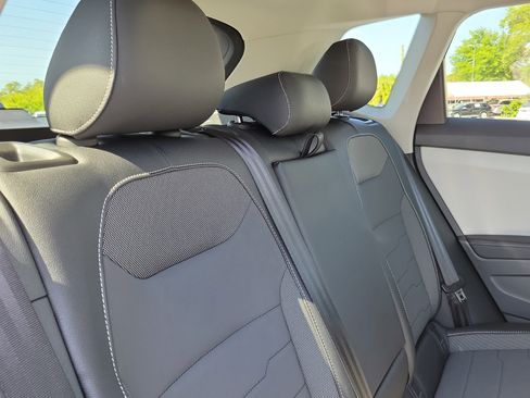 New 2026 Volkswagen Taos SE FWD image 9