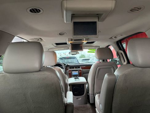 Used 2013 Chevrolet Suburban LTZ RWD image 7