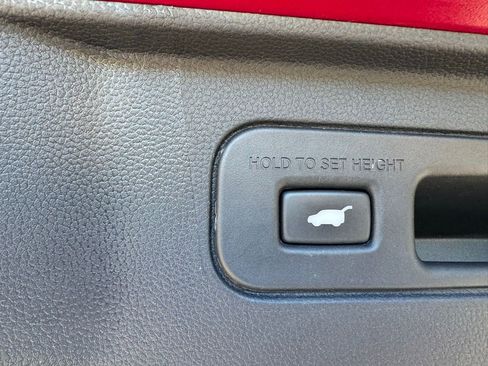 Used 2025 Honda Pilot EX-L image 6