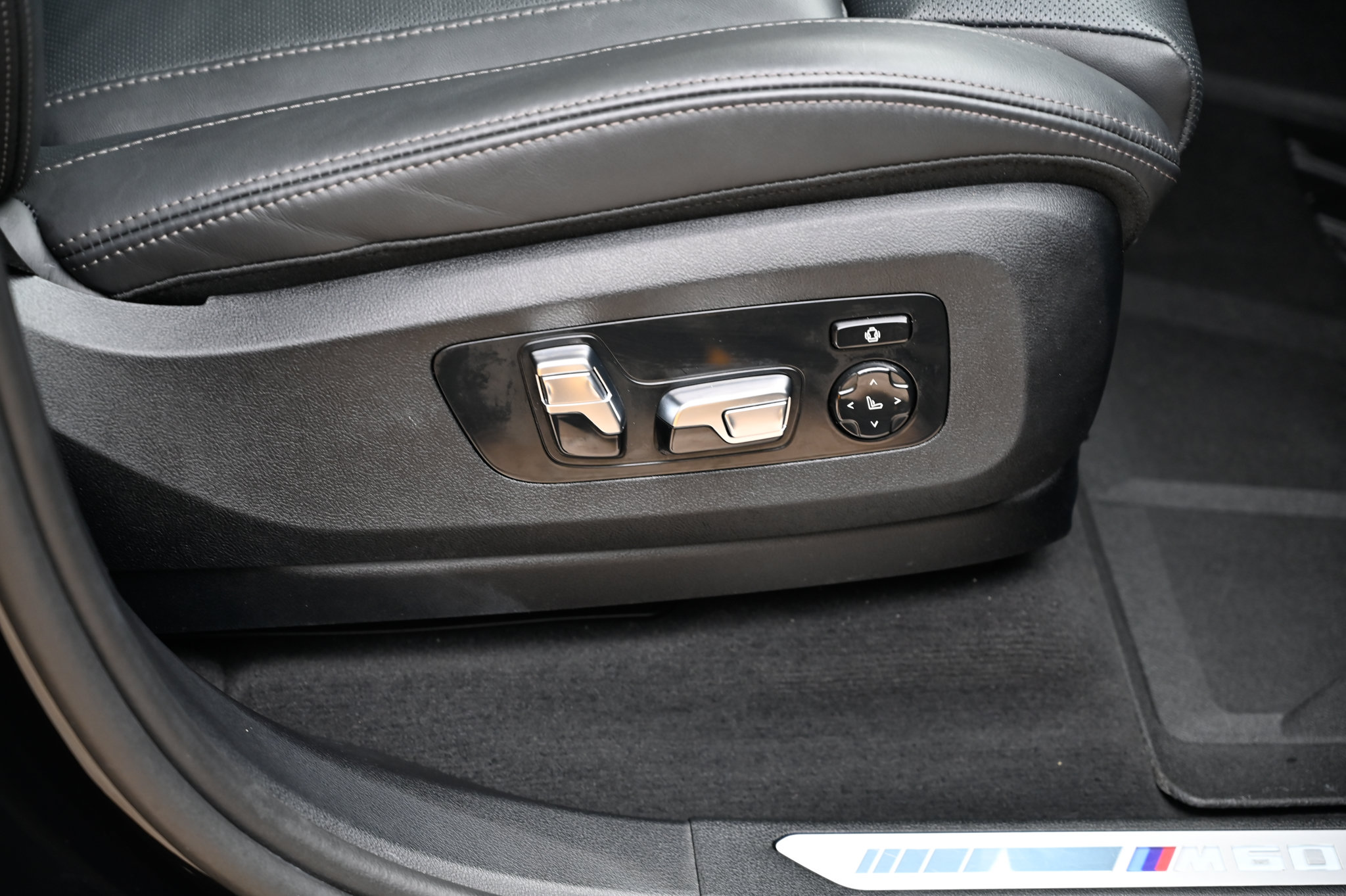 Used 2024 BMW X7 M60i w/ Executive Package AWD/4WD image 59