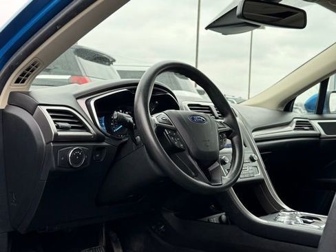 Used 2020 Ford Fusion SE image 10