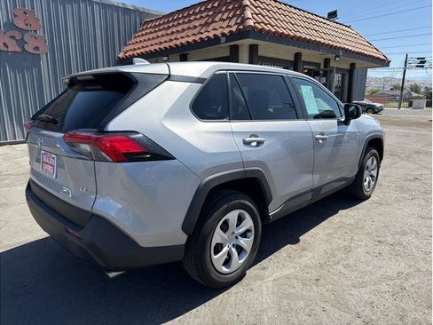 Used 2022 Toyota RAV4 LE FWD image 3