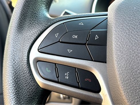 Used 2019 Jeep Cherokee Latitude w/ Popular Appearance Group image 12