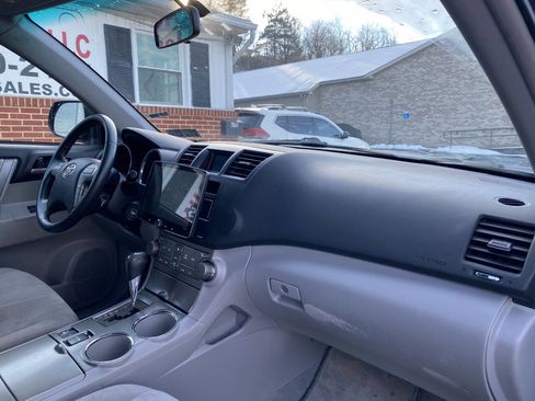 Used 2008 Toyota Highlander Sport w/ Tow Pkg image 18